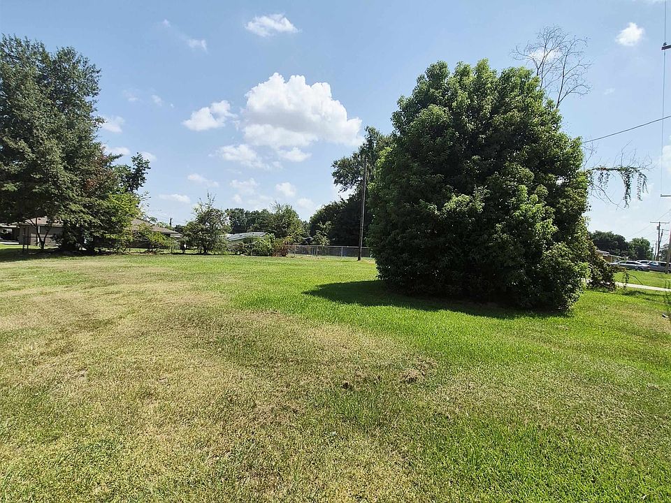 2nd image of 1401 Cactus Dr