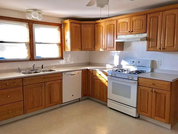 2nd image of 187 Lexington St #187