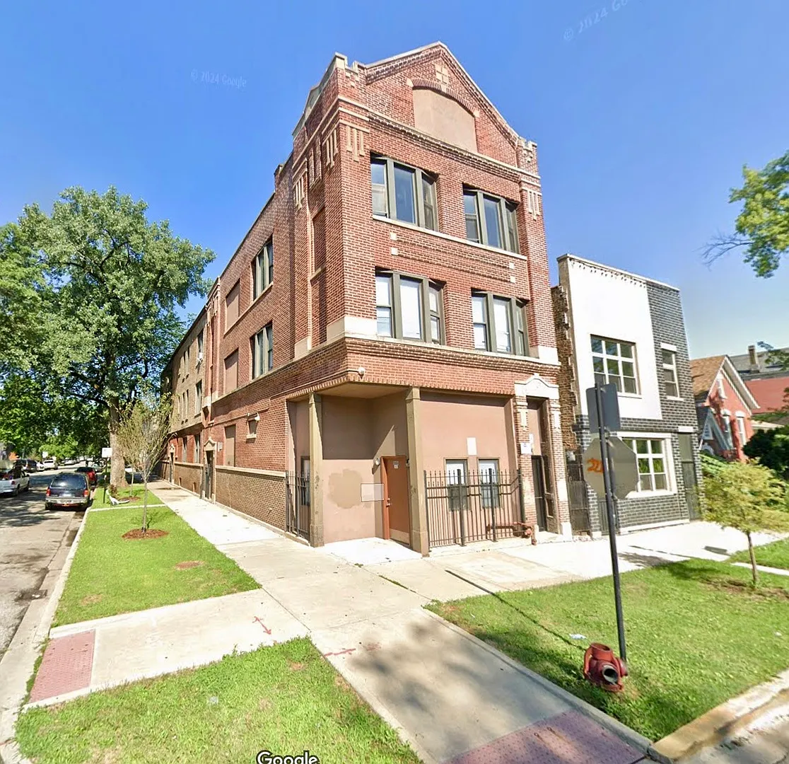 2 bed, 900 sqft, $1,650 — Photo 1