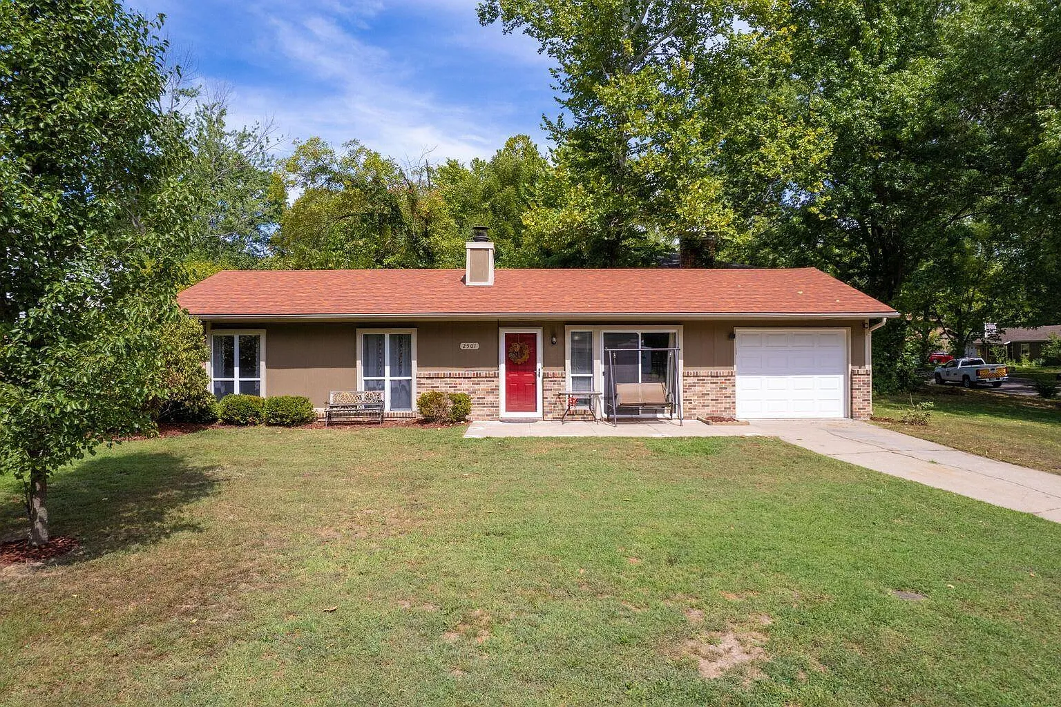 3 bed, 1.0 bath, 1092 sqft, $1,350 — Photo 3