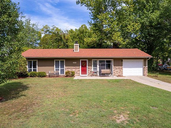 3rd image of 2501 Grandview Cir