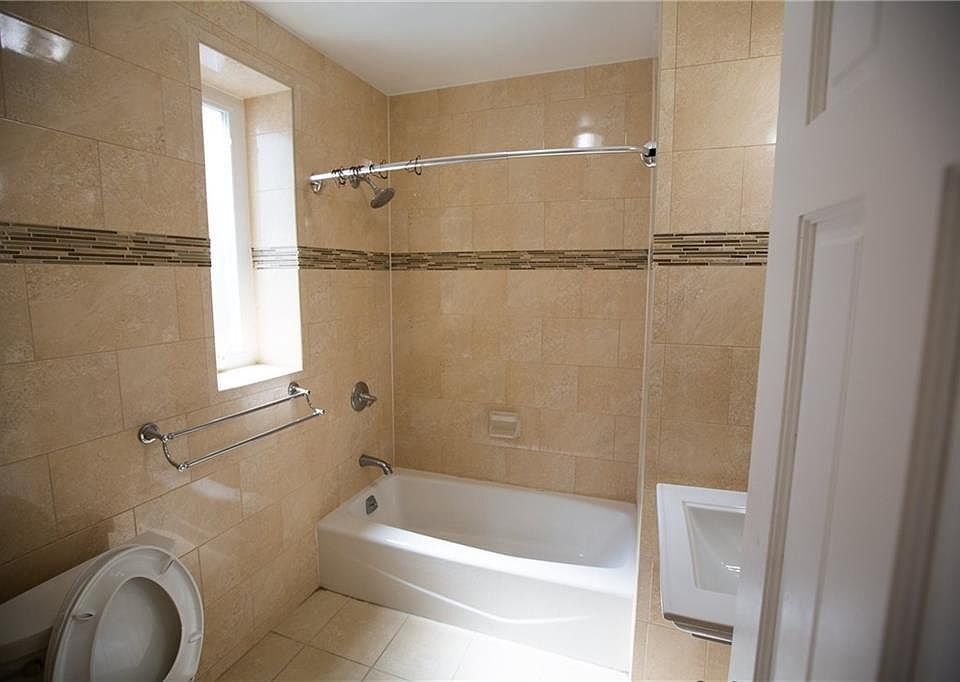 2nd image of 28 Parrott Pl