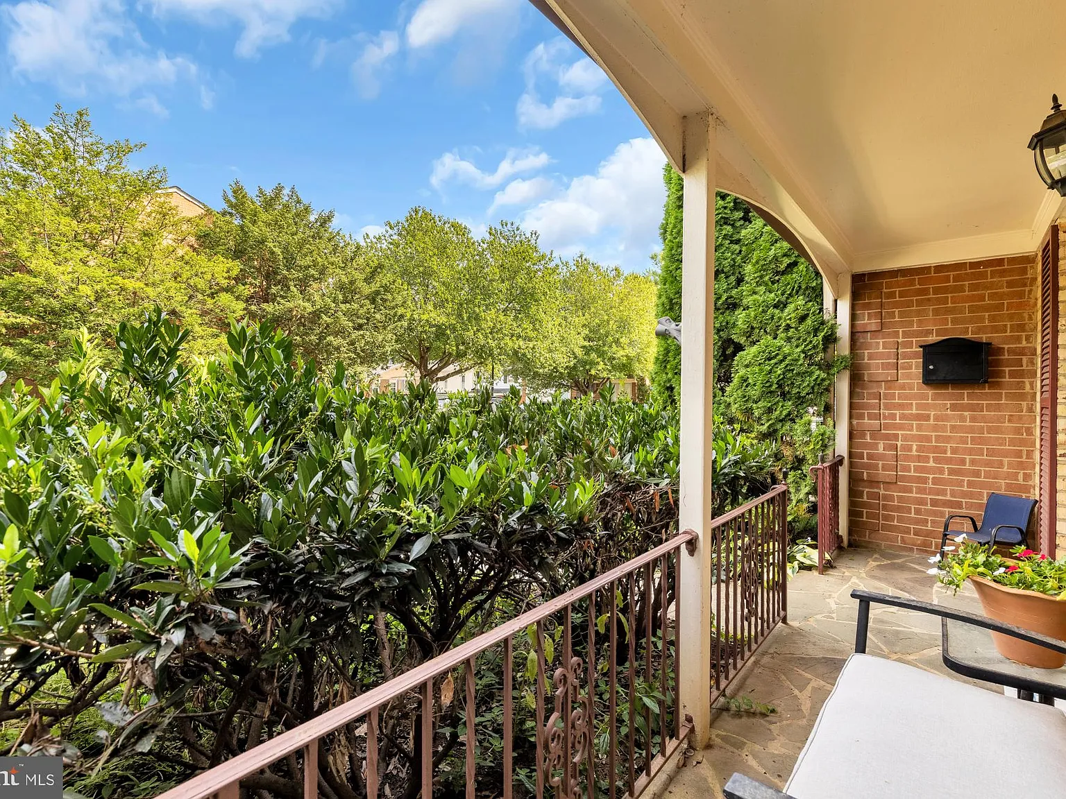 3 bed, 4.0 bath, 2442 sqft, $3,600 — Photo 3