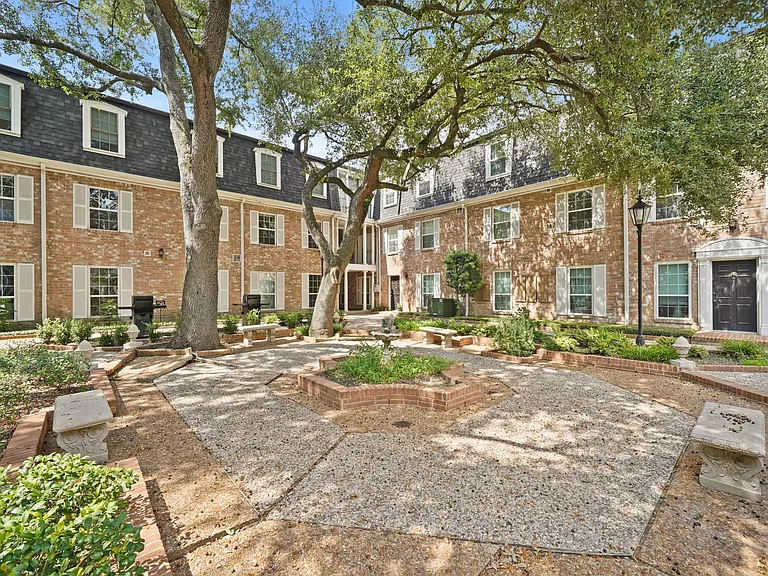 357 N Post Oak Ln #101 — Photo 18