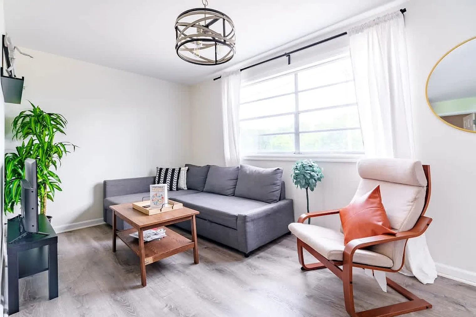 1 bed, 1.0 bath, 742 sqft, $3,065 — Photo 1