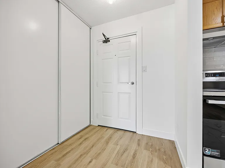 548 Front St #14 — Photo 1