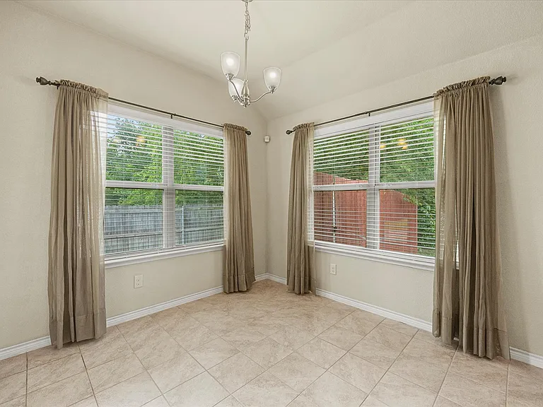 1409 Hidden Creek Dr — Photo 8