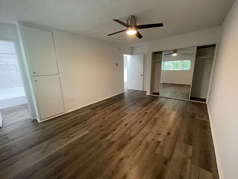 20317 Saticoy St — Photo 27