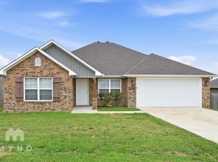 712 Vista St, Gentry, AR 72734