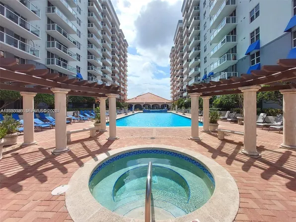 5077 NW 7th St APT 1111, Miami, FL 33126