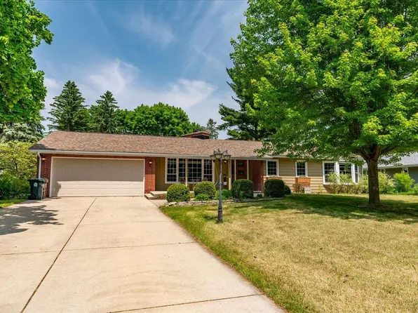 3302 Kingston Dr, Madison, WI 53713