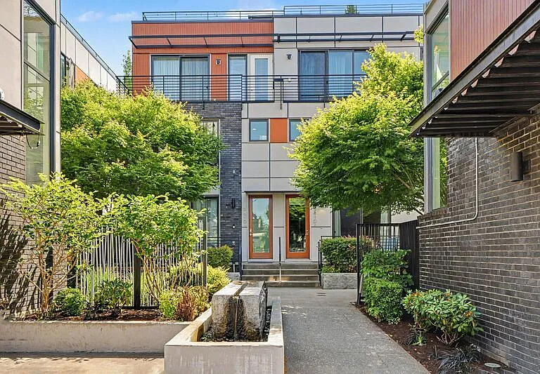 3810 California Ave SW #B — Photo 2