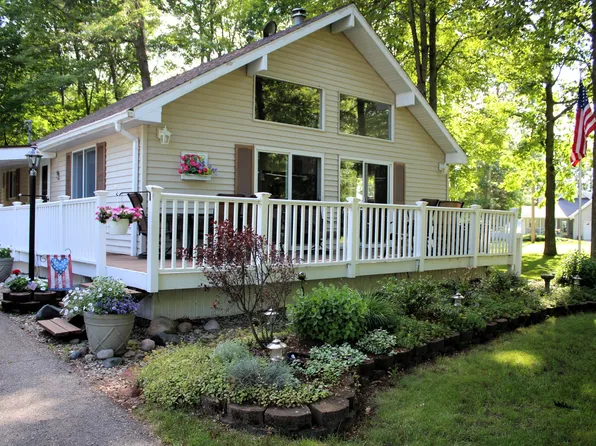 10905 1st St, Stanwood, MI 49346