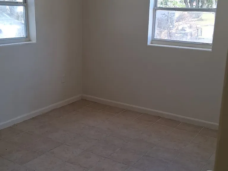 803 Avenue G #A — Photo 4