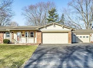 638 Lake View Dr, Zionsville, IN 46077