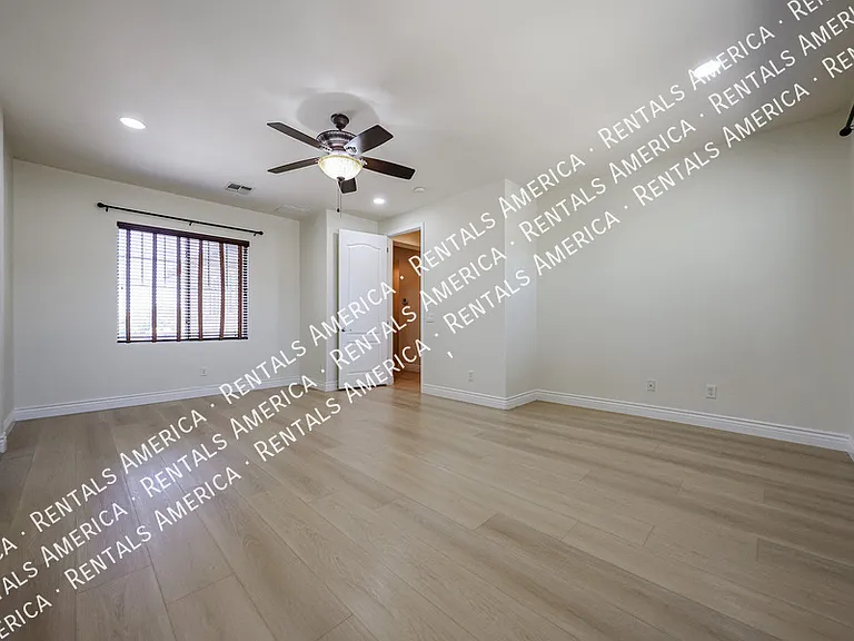 1081 N Mason Dr — Photo 12