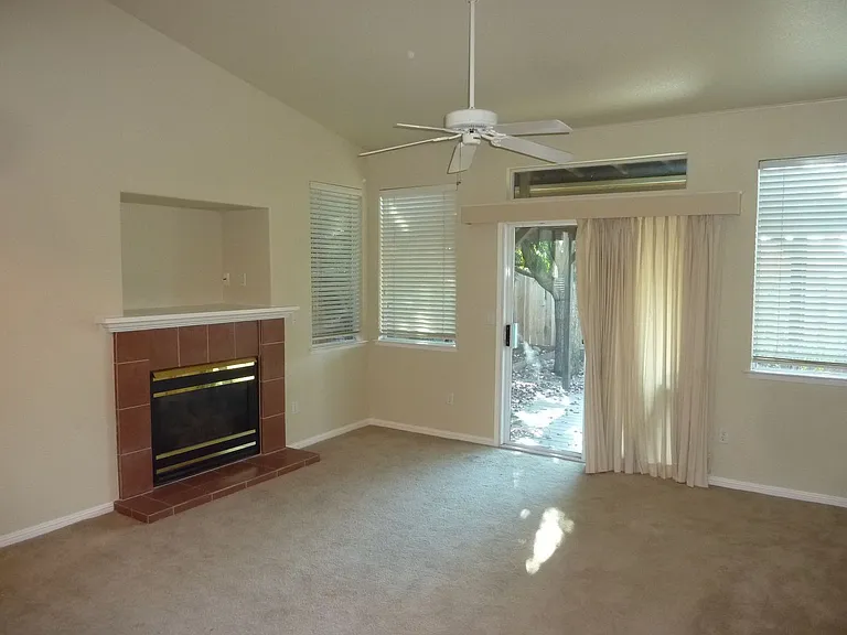 140 Oxburough Dr — Photo 3