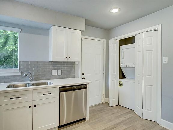 Washer/Dryer Included!