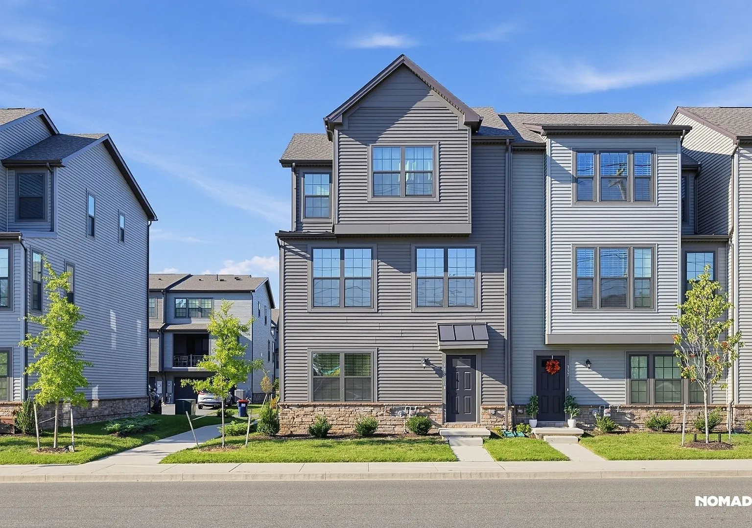 Spacious 4BR Townhome in Middletown — Photo 1