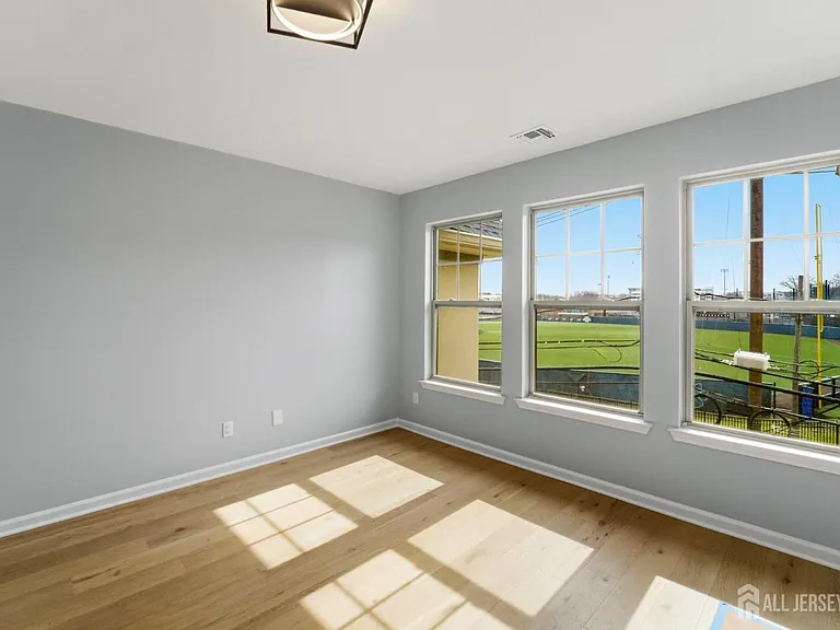 704 Green Ln — Photo 4