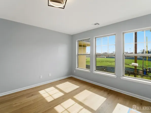 704 Green Ln, Union, NJ 07083
