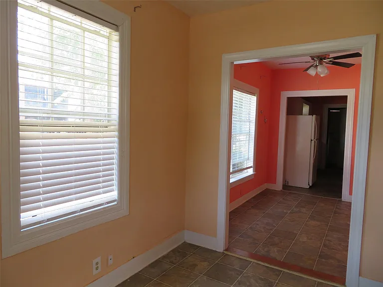 422 Mill Ave — Photo 16