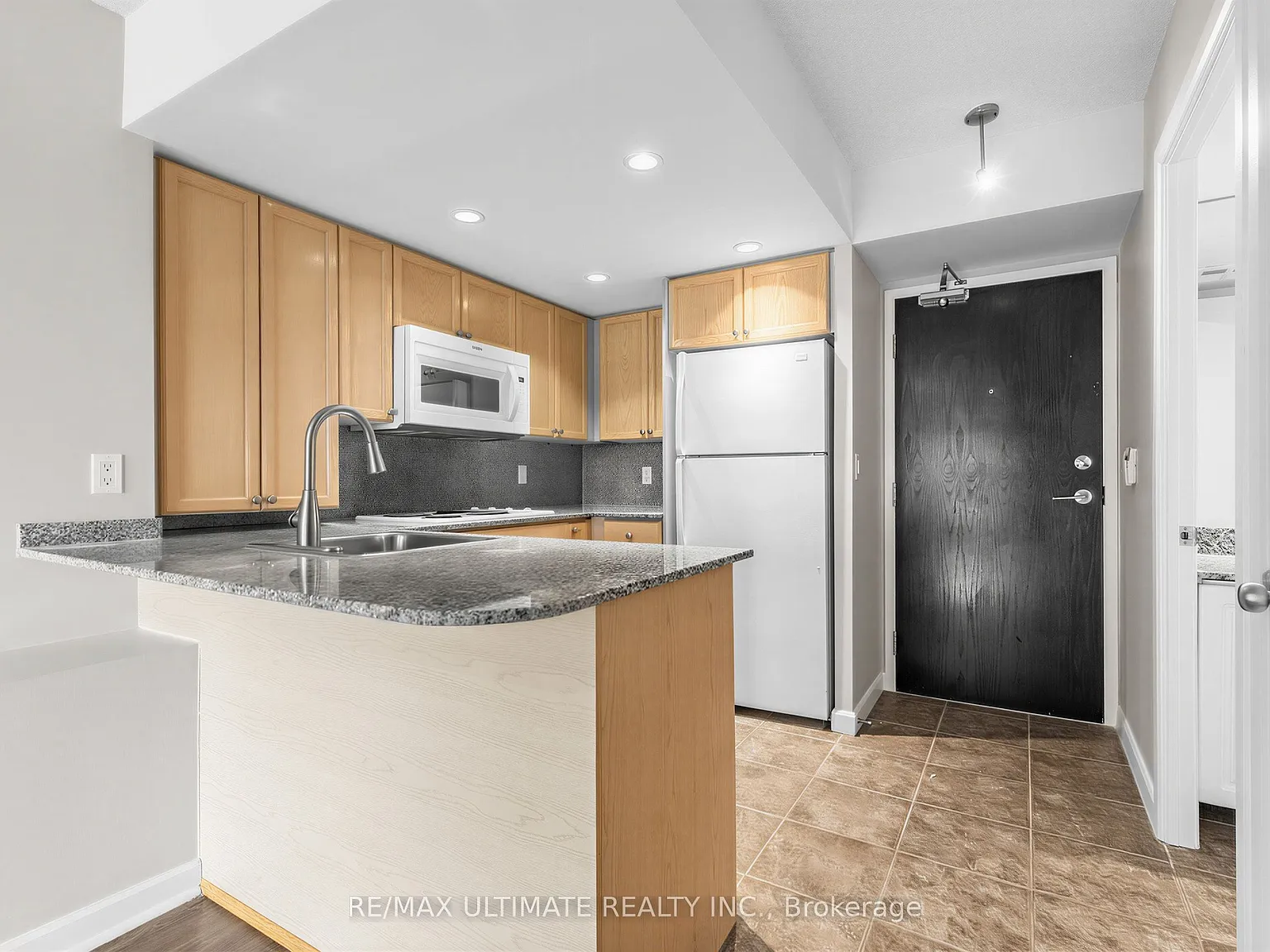 2 bed, $2,500 — Photo 2