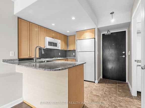 2nd image of 8 Park Rd #1508