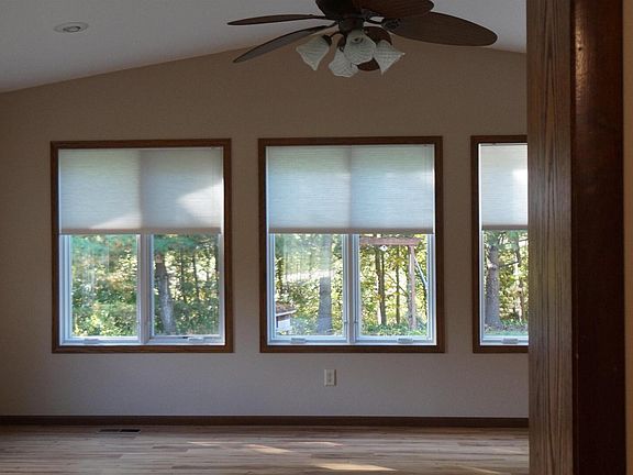 4th image of 30742 Oak Ln