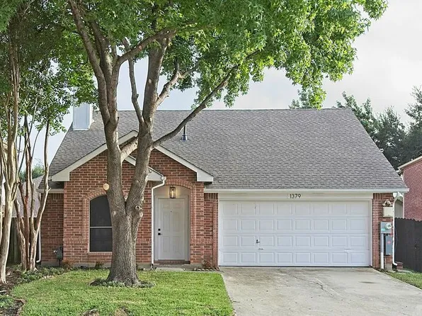 1379 Honeysuckle Ln, Lewisville, TX 75077