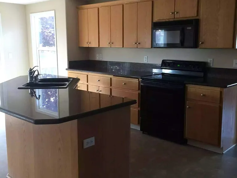1320 NW 19th Ct — Photo 6