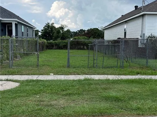 2218 Huey P Long Ave, Gretna, LA 70053