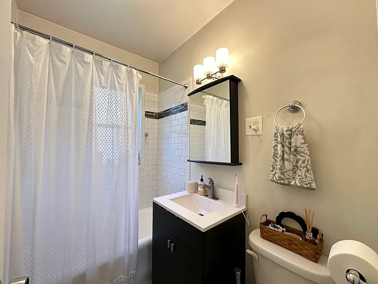3817 N Greenview Ave #E2 — Photo 18