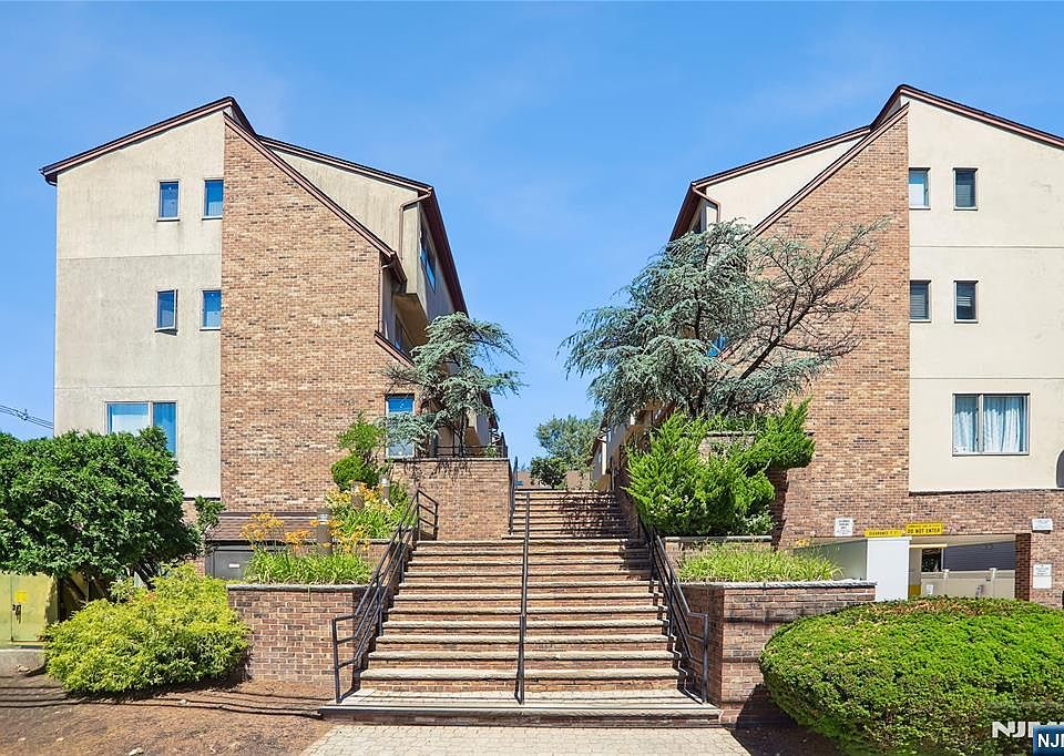 1st image of 1315 15th St #1315