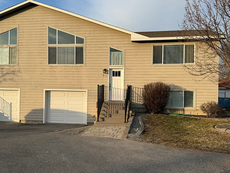 813 N Coach Ln — Photo 4
