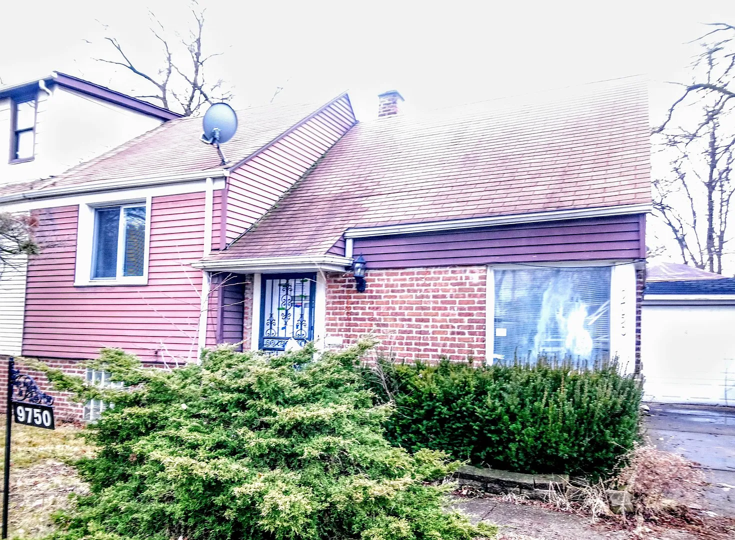 9750 S Oglesby Ave photo 1