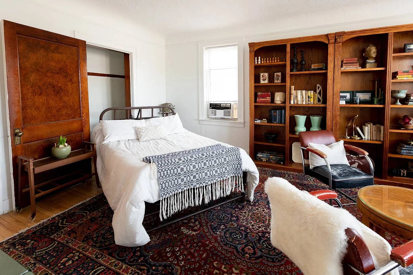 Capital Manor — Photo 4