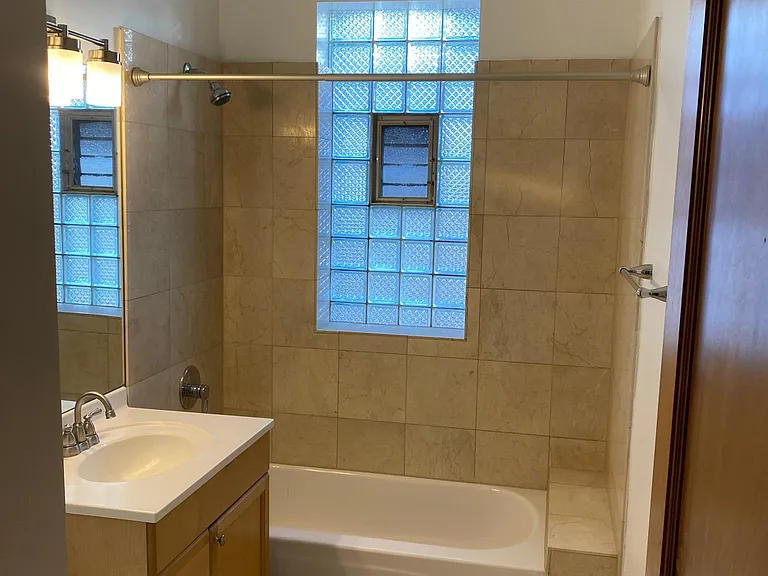 3739 N Greenview Ave #1R — Photo 9