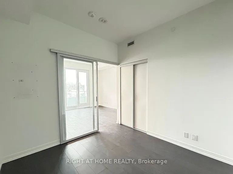 2020 Bathurst St #812 — Photo 12