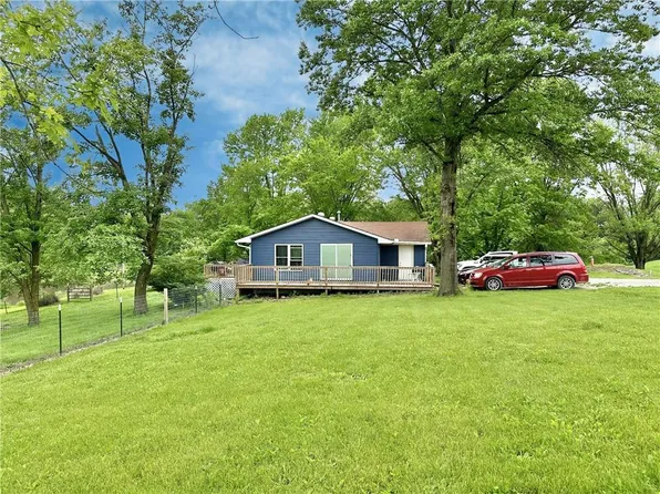 757 S 8th St, Spickard, MO 64679