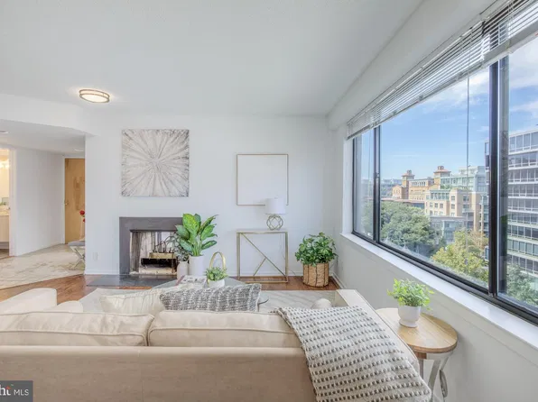 3 Washington Cir NW APT 804, Washington, DC 20037