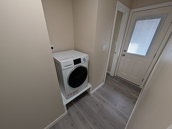 5th image of 407 Holiday Dr