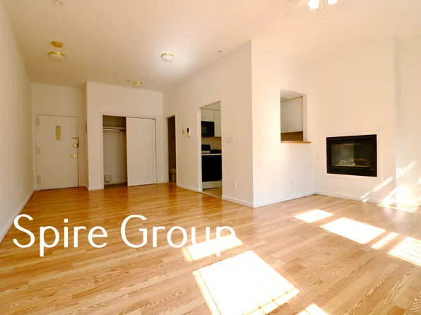 342 W 47th St APT 1R, New York, NY 10036