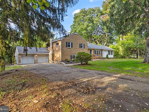 2nd image of 995 Smithbridge Rd