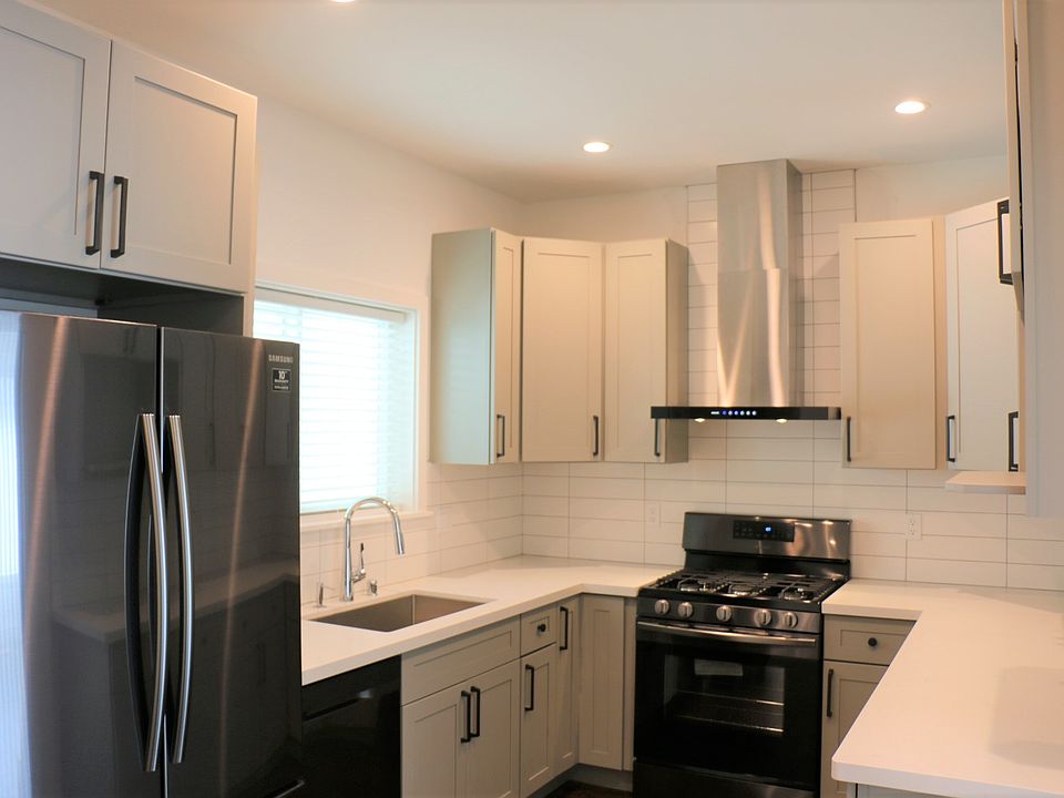 1st image of 938 Ingerson Ave #938