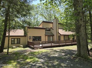 137 Hillcrest Dr, Lords Valley, PA 18428