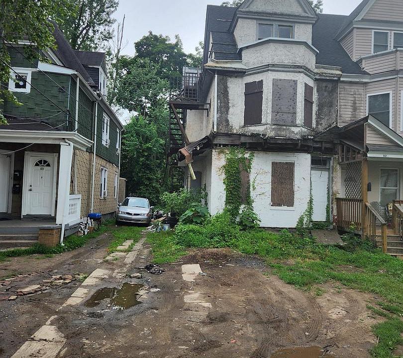 2nd image of 823 Carteret Ave