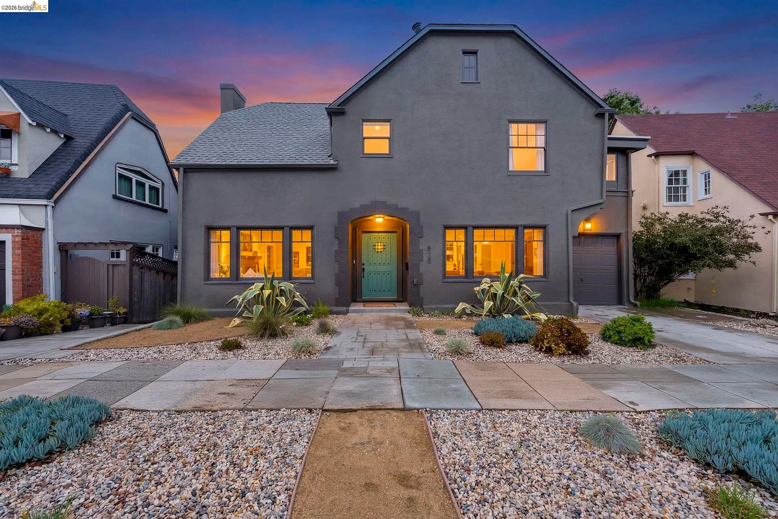828 Alma Pl photo 1