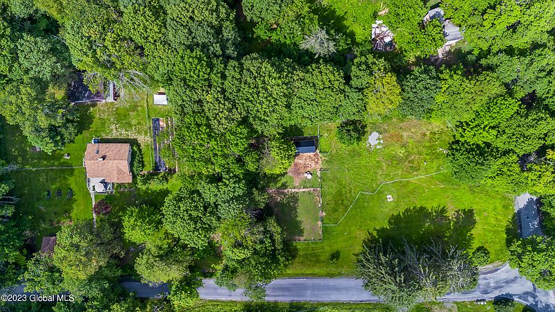 3rd image of 471 Eminence Road Road