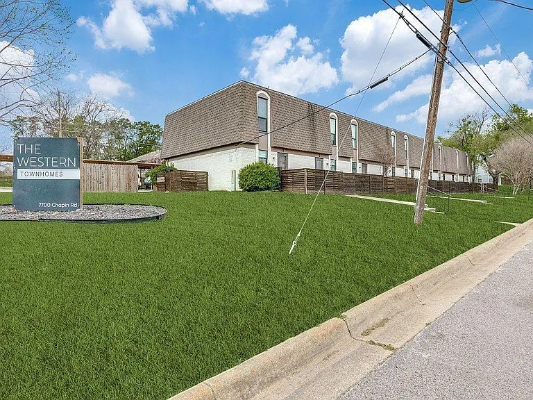 7700 Chapin Rd #5 — Photo 2